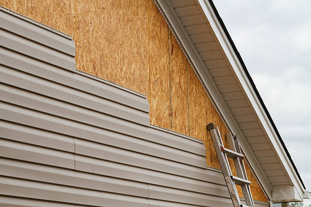 Professional Siding Installation technician working in Lebanon, OH